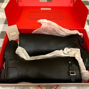 Hunter Women's Tall Matte Buckle Strap Rain Boots